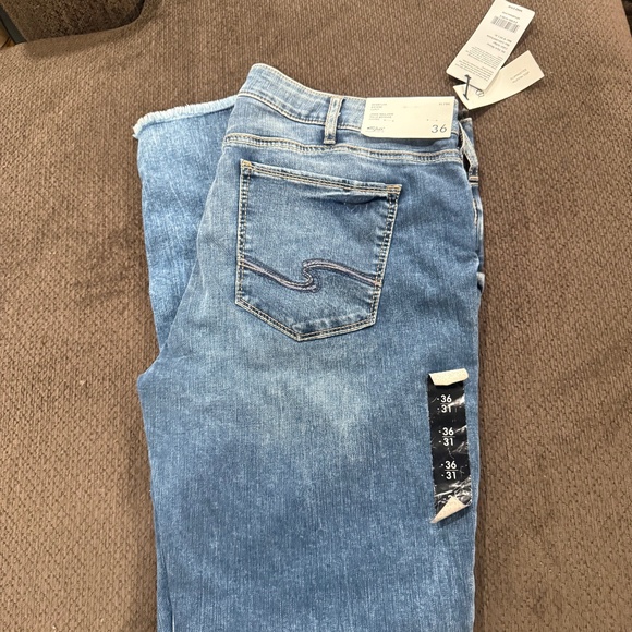 Women’s Silver Jeans Skinny Legs Mid Rise Curvy “Elyse” 36/31 Brand New - Picture 1 of 9